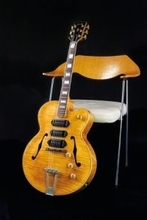 デンマーク・ストリートの象徴Regent Sounds、 T-Bone Walkerの伝説的1949年製Gibson ES-5NをReverbでオンライン限定販売へ
