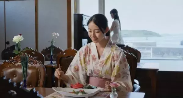 「海を一枚の絵画のように眺めながら、 ピアノの生演奏と旬の海の幸を。」の画像