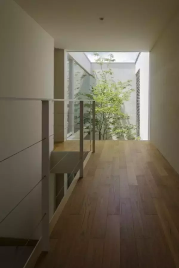 「窓の向こうに広がる「自分だけの森」 〜自然と溶け合う暮らしが、心を健やかにする〜」の画像
