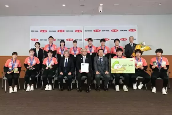 卓球日本代表選手１０名が全農を訪問