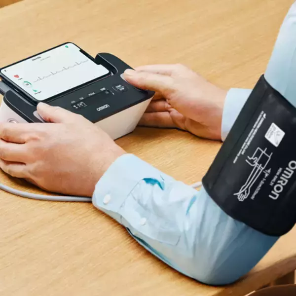 トライコグ社の診療所向け心電図AI診断サ ービスTricog CardioCheckと心電計付き上腕式血圧計が連携開始