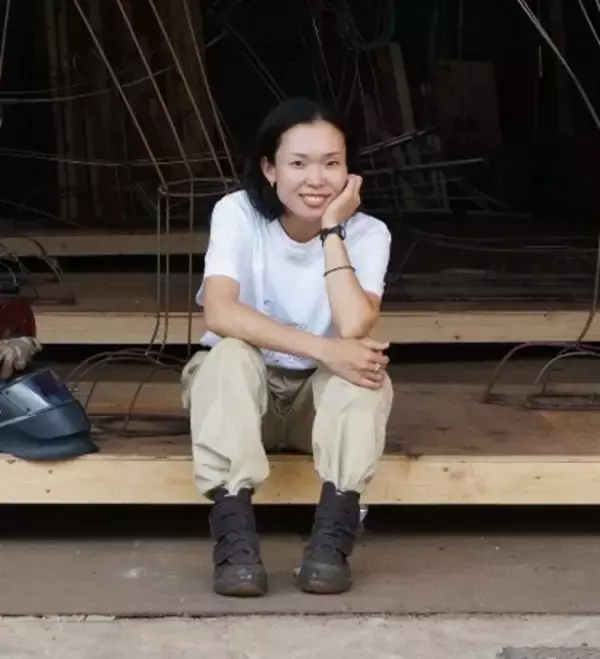 「身近なブルーシートが“神話”になる新進女性彫刻家・久保寛子、福井初個展」の画像