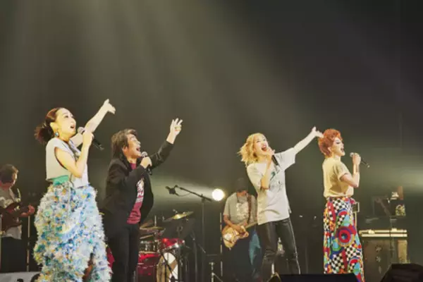 「中村 中の20周年記念コンサート、ゲストの一青窈、根本 要とともに、感動と愛に包まれる。」の画像