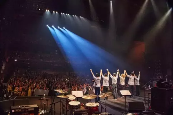 「中村 中の20周年記念コンサート、ゲストの一青窈、根本 要とともに、感動と愛に包まれる。」の画像