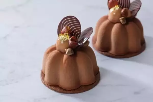 「ホテルショップ「ガルガンチュワ」　苺を使用したスイーツでショーケースを彩る「苺DAYS」を開催」の画像