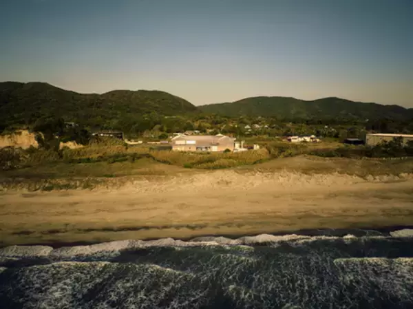 「日本航空（JAL）×KANOSUKE コラボレーション第2弾　空の旅で出会い、鹿児島・日置の蒸溜所へ」の画像