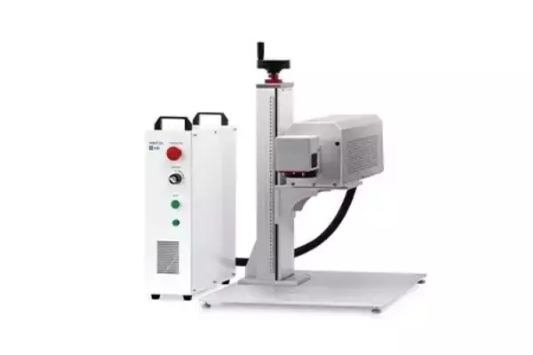 「動かせない大型部品にもその場で刻印。20Wポータブルファイバーレーザーマーカー【LM100P】64.9万円(税込)」の画像