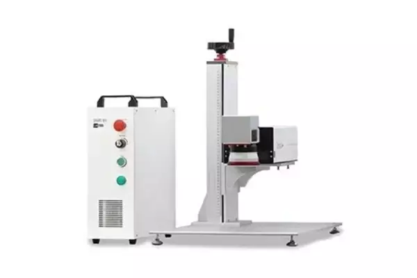 「動かせない大型部品にもその場で刻印。20Wポータブルファイバーレーザーマーカー【LM100P】64.9万円(税込)」の画像