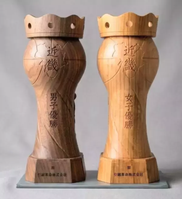 「73年続く近畿高校バスケットボール大会、約70年ぶりにオール木製の優勝トロフィーに刷新」の画像