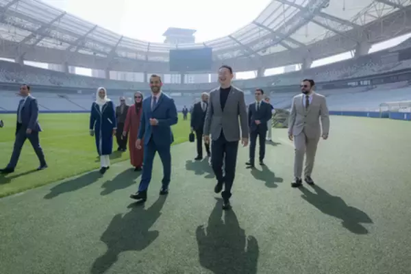 「シャルジャ首長国のスルタン・ビン・アハメド副首長、上海の映画スタジオ、映画パーク、スタジアムを訪問」の画像