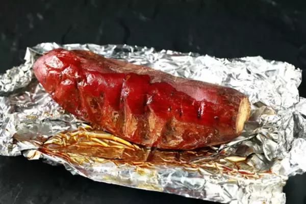 「“蜜芋の魔術師”と開発！プロの火入れを実現した焼き芋トースター『超蜜やきいもトースターG2』に新色登場」の画像