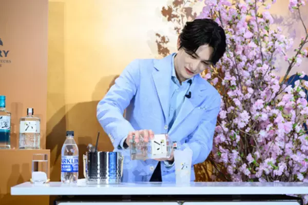 「「サントリー大阪工場 スピリッツ・リキュール工房ツアー」オープニングセレモニーに町田啓太さんが登場」の画像