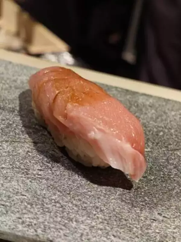 「プロジェクションマッピング×道産握り鮨——「なまら旨い 鮨道 狸小路」　5月18日グランドオープン」の画像
