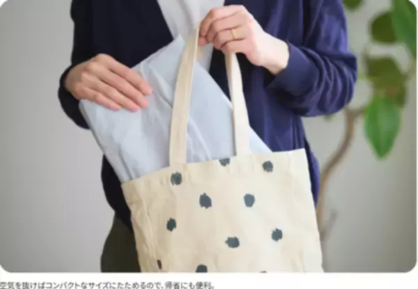 「助産師との共同開発で両手で洗える沐浴へ。」の画像