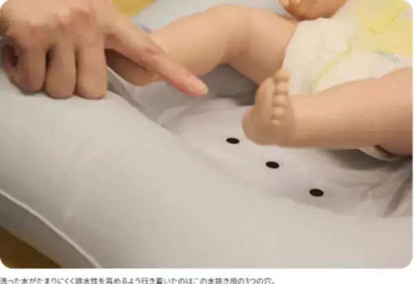 「助産師との共同開発で両手で洗える沐浴へ。」の画像