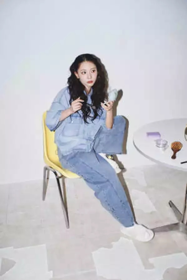 「“芸能界の家族” タレントの丸山 礼とモデルのミチが、 お互いをカメラで撮り合い！」の画像