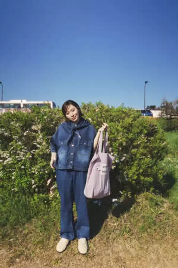 「“芸能界の家族” タレントの丸山 礼とモデルのミチが、 お互いをカメラで撮り合い！」の画像