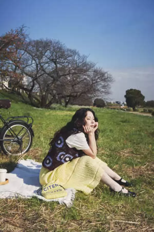 「“芸能界の家族” タレントの丸山 礼とモデルのミチが、 お互いをカメラで撮り合い！」の画像