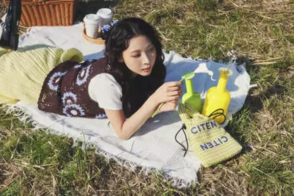 「“芸能界の家族” タレントの丸山 礼とモデルのミチが、 お互いをカメラで撮り合い！」の画像