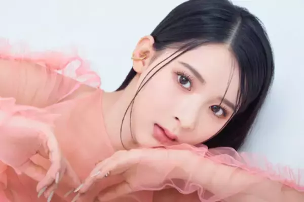 「“芸能界の家族” タレントの丸山 礼とモデルのミチが、 お互いをカメラで撮り合い！」の画像