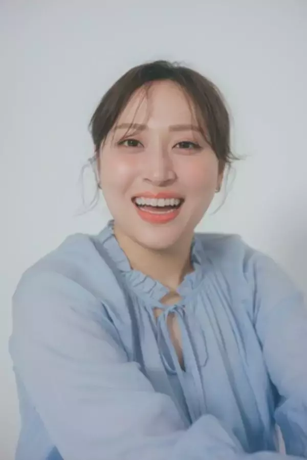 「“芸能界の家族” タレントの丸山 礼とモデルのミチが、 お互いをカメラで撮り合い！」の画像