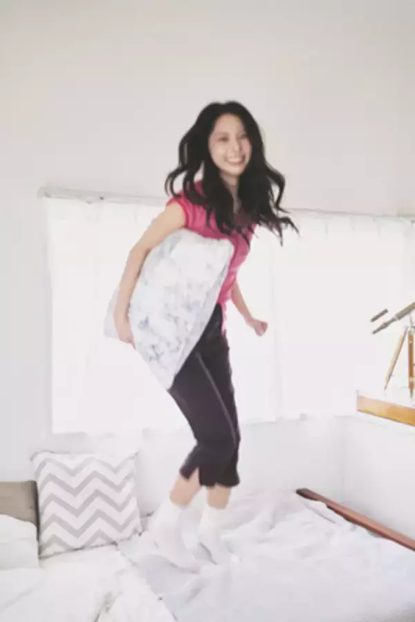 「“芸能界の家族” タレントの丸山 礼とモデルのミチが、 お互いをカメラで撮り合い！」の画像