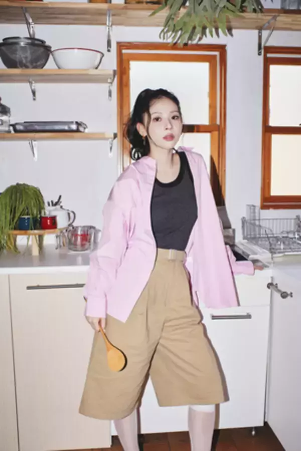 「“芸能界の家族” タレントの丸山 礼とモデルのミチが、 お互いをカメラで撮り合い！」の画像