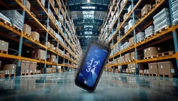 「京セラ製法人向け高耐久スマホ「DuraForce EX2」登場」の画像