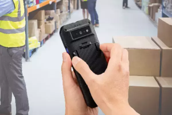 「京セラ製法人向け高耐久スマホ「DuraForce EX2」登場」の画像