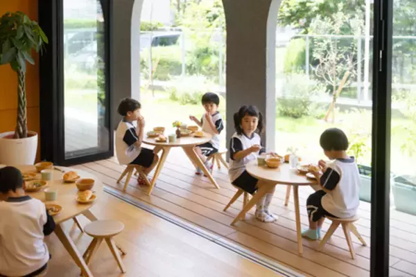 「「あたたかいごはんを届けたい」から５０年。６園約７００人の園児が同じメニューをみんなで味わう」の画像