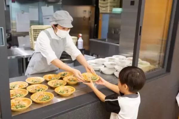 「「あたたかいごはんを届けたい」から５０年。６園約７００人の園児が同じメニューをみんなで味わう」の画像