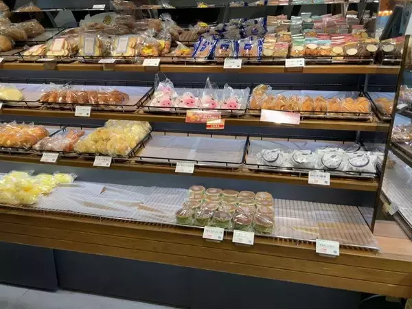 「【京都駅パン】名物『カルネ』は車中食にピッタリで受験バージョン！朝7時営業老舗「志津屋」」の画像