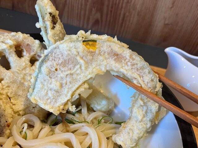 ミシュラン掲載の人気うどん店　もちもちコシ強自家製麺とこだわり天然出汁『イカヅチうどん』