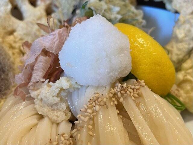 ミシュラン掲載の人気うどん店　もちもちコシ強自家製麺とこだわり天然出汁『イカヅチうどん』