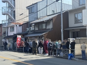 【京都】地元密着の人気うどん店の閉店に大行列…3月29日閉店へ「やまびこ伏見店」