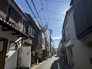 四条河原町に東京発のうどん新店　打ち立てを味わう！２軒目使いもできる「うどん しき」