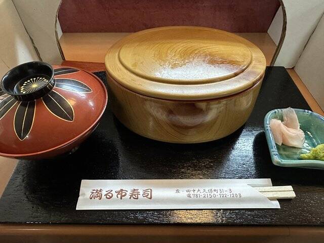 町の寿司屋で華やかな江戸前"バラちらし寿司"ランチ「満る市寿司（まるいちすし）」