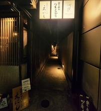 【京都新店】寿司一貫100円〜 使いやすい立ち飲み寿司店！昼飲みもできる「えにし」