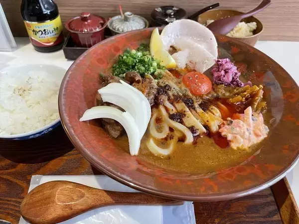 「注目の梅小路に本格讃岐うどん店がオープン！名物はスパイスカレーうどん「塩釜製麺所」」の画像