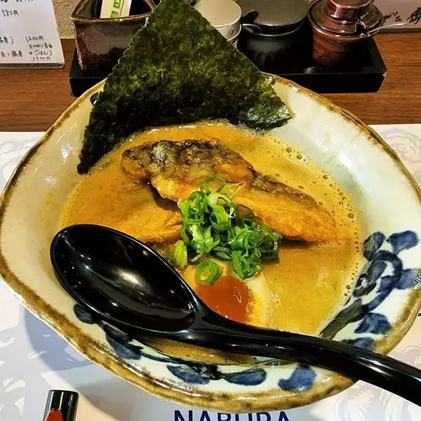 「唯一無二"さば竜田揚げがのっかった“和風ラーメン！北野天満宮近く「なぶら」」の画像