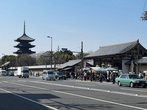 【京都ツウ】毎月21日開催の世界遺産・東寺縁日『弘法市』が熱い！高市湯呑みやお宝も☆