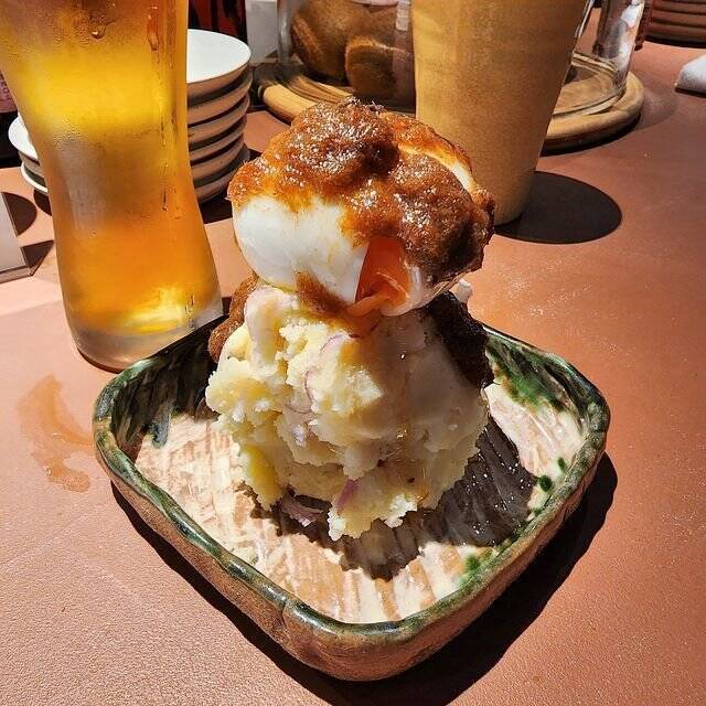 河原町丸太町にオープン！昼から食べて飲める憩いの酒場「サンバディ」