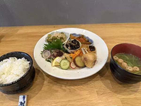 「【京都穴場ランチ】メインを選べる一汁十菜の充実すぎるランチ！二条城近く「大針」」の画像