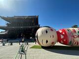 「【話題】京都 東本願寺前に歌う巨大こけし「花子」が登場！3/12まで」の画像5