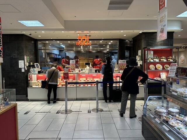 出来立て豚まんは格別の美味しさ！イートインで中華メニューも食べられます「551蓬莱 京都髙島屋店」