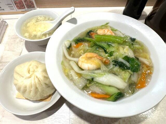 出来立て豚まんは格別の美味しさ！イートインで中華メニューも食べられます「551蓬莱 京都髙島屋店」
