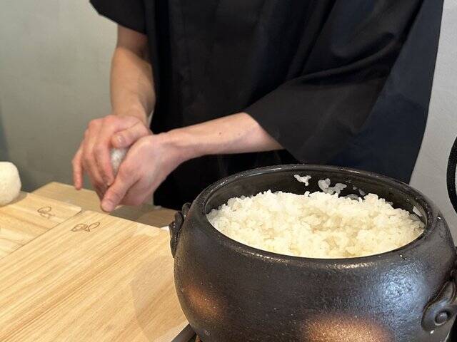 【京都朝食】土鍋ごはんで握る20種以上のおにぎり！祗園のおむすび専門店「さんかく」