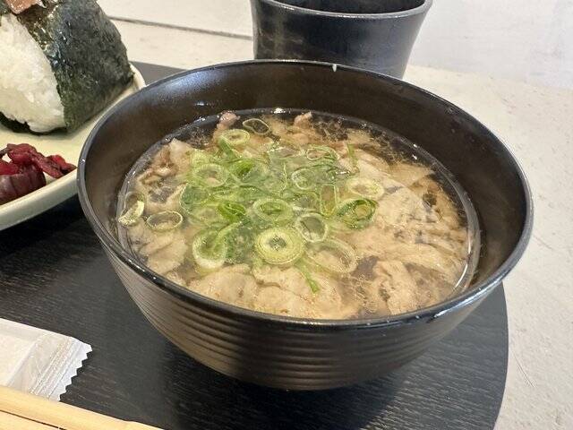 【京都朝食】土鍋ごはんで握る20種以上のおにぎり！祗園のおむすび専門店「さんかく」