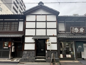 【京都ランチ】隠れ家酒場で沼るスパイスラーメン！セット炙り鯖寿司も絶品「食堂 樋渡」