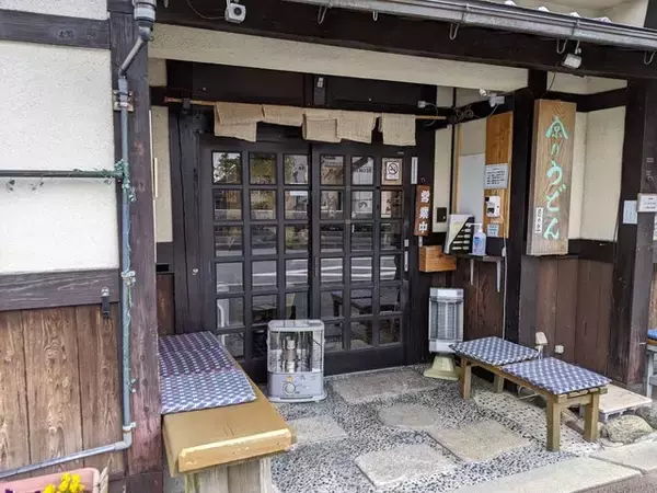 「映画のロケ地になった京風カレーうどんの人気店「日の出うどん」」の画像
